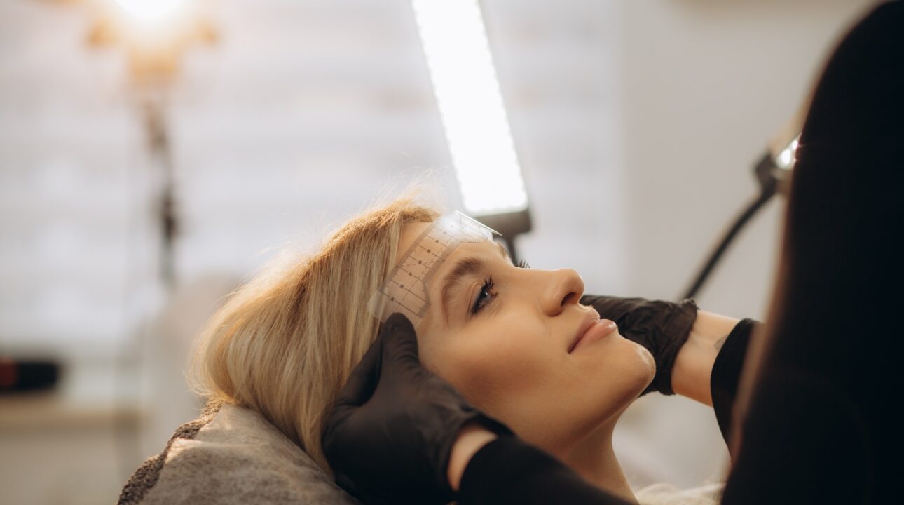 Home Services In Dubai 19 Marking of eyebrows. Permanent brow makeup. Markings with white paste and measuring ruler
